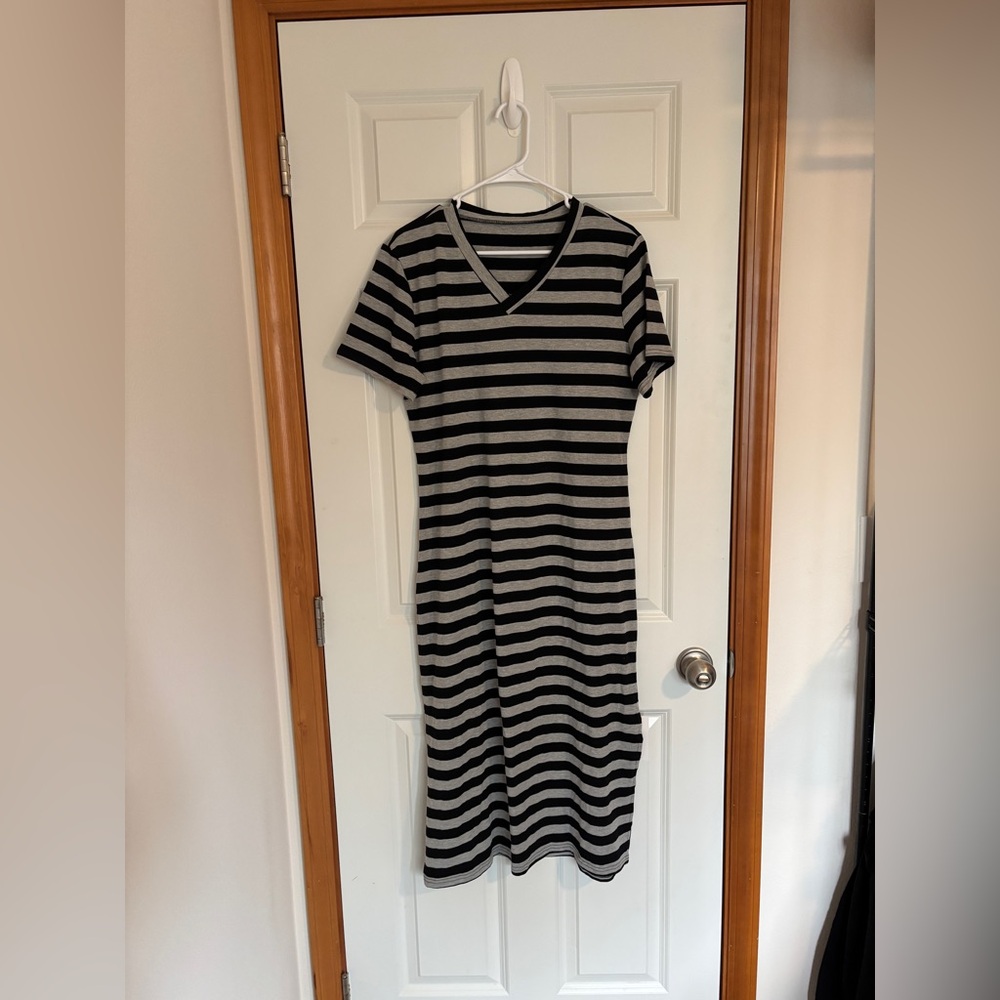 Black and grey dropped v neck maxi dress